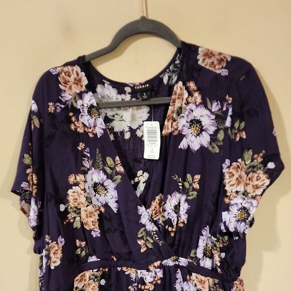 Torrid Navy Floral High Low Top Size 3 Nwt - Picture 1 of 5
